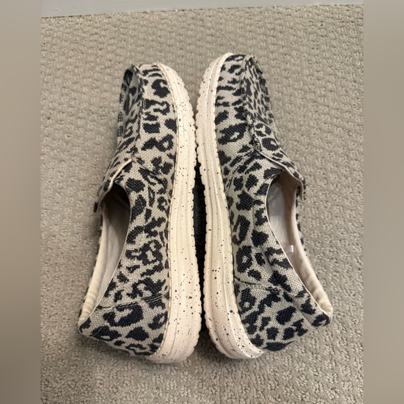 Hey Dude Misty Woven Cheetah Grey Womens Slip Ons Lightweight City Walk - Picture 6 of 8